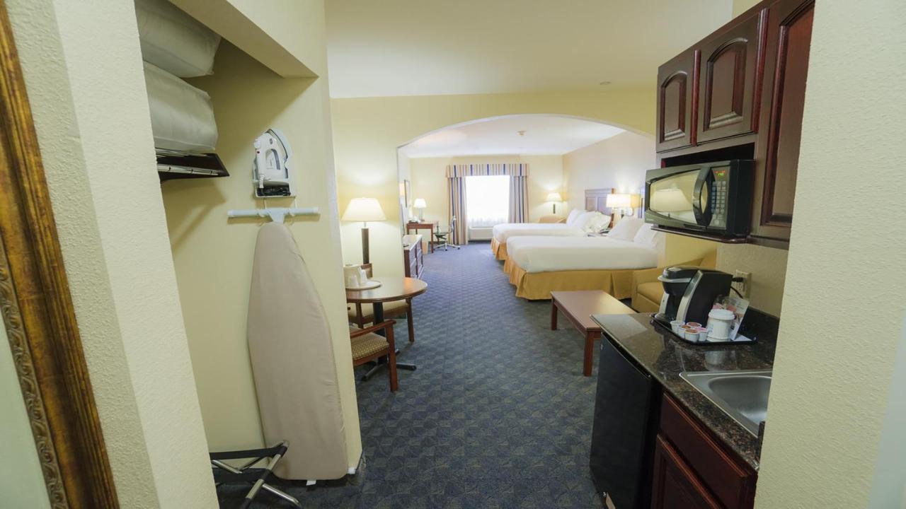 Holiday Inn Express Hotel & Suites Pampa By Ihg Dış mekan fotoğraf